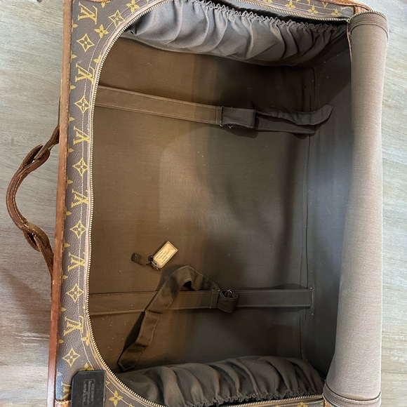 Vintage Louis Vuitton soft suitcase owned by Elwin L Smith circa 1970 - Picture 10 of 11